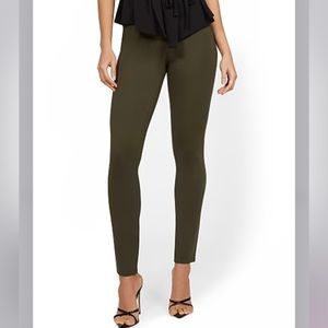 MYA CURVY HIGH-WAISTED SCULPTING NO GAP SUPER-SKINNY PONTE JEANS. Size 12